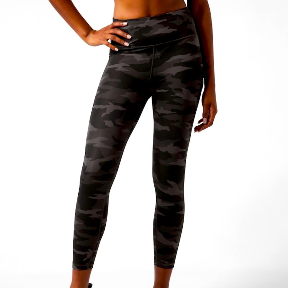 Athleta Ultimate Stash Pocket Camo 7/8